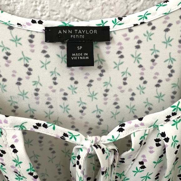 Ann Taylor Green Purple Floral Print Blouse Short Sleeve Casual Classic Top SP - Picture 4 of 7